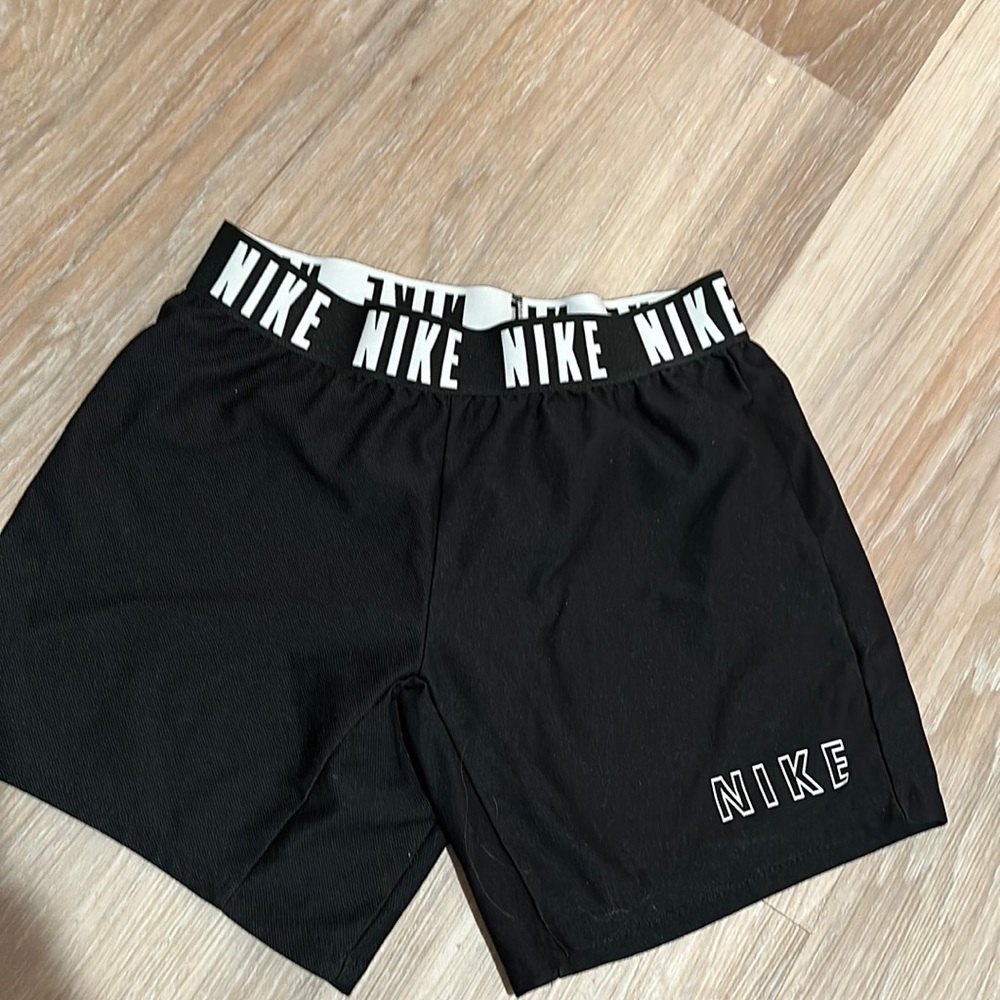 Girls youth medium Nike shorts